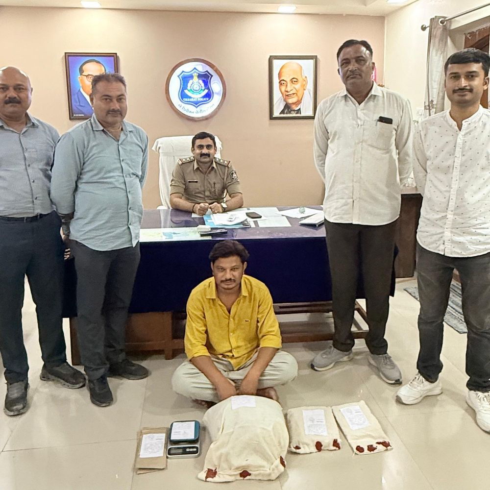 એસઓજી એ 1.862 કિલો ગાંજા સાથે આરોપી ઝડપી પાડ્યો:​યુવાનો નશાના ખપ્પરમાં હોમાય તે પહેલા જૂનાગઢ એસઓજી સફળ ઓપરેશન: કડીયાવાડમાંથી લાખોના નશીલા પદાર્થ સાથે હિસ્ટ્રીશીટર શખ્સની ધરપકડ