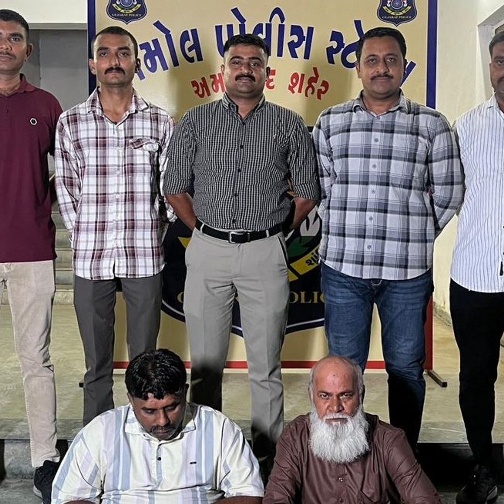 રદ કરાયેલી 500ની નોટો સાથે બે ઝડપાયા:39 લાખની નોટ જપ્ત, મુંબઈથી ગાંધીનગરના શખસને ડિલિવરી કરે તે પહેલા રામોલ પોલીસે દબોચ્યા