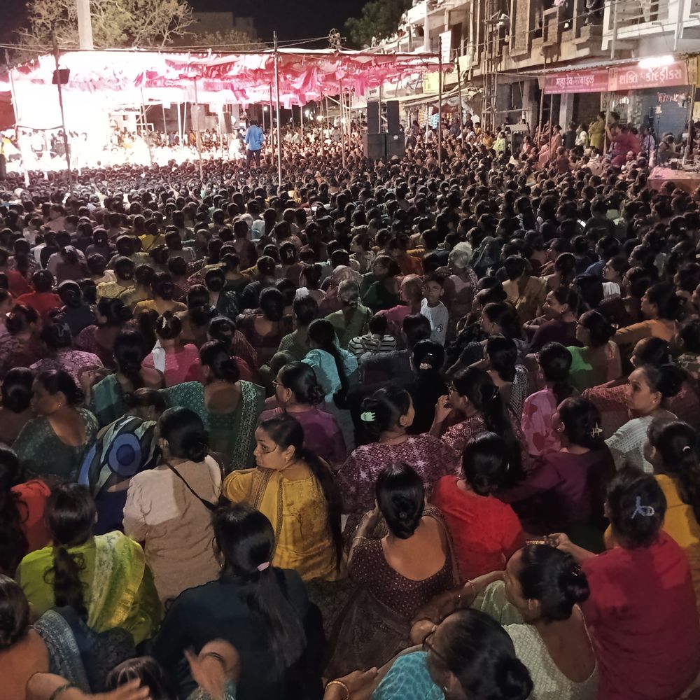 મોરબીના જેતપરમાં ખેડૂતોના સમર્થનમાં નારી શક્તિ ઉમટી, ડ્રોન વીડિયો:દીકરીઓએ નાટક રજૂ કરી ખેડૂતોની લાચારી અને કંપનીની તાનાશાહી બતાવી, આમરણાંત ઉપવાસમાં જનમેદની ઉમટી