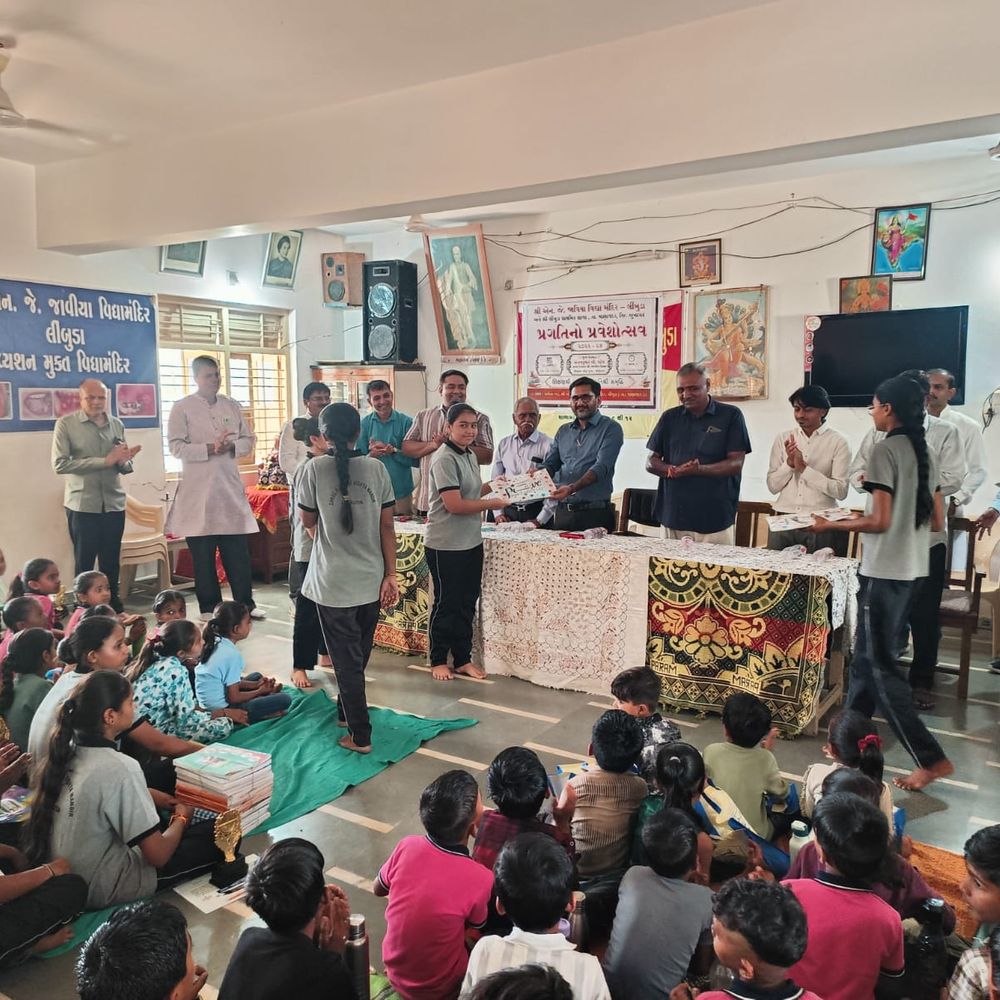 જૂનાગઢમાં પાઠ્યપુસ્તકના હજુ ઠેકાણા નથી ને પ્રવેશોત્સવ પૂર્ણ થઈ ગયો