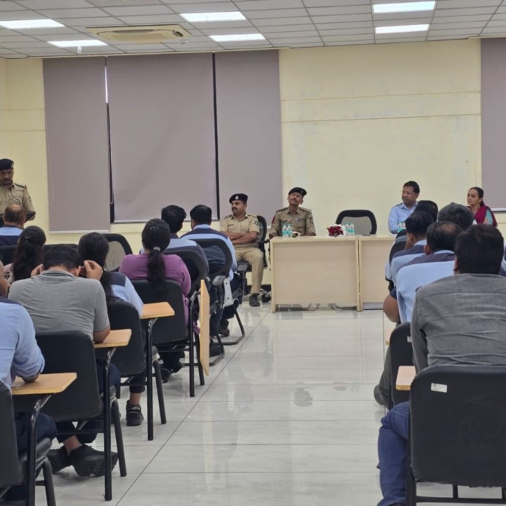 દહેજ પોલીસે નશામુક્તિ માટે જાગૃતિ સેમિનાર યોજ્યો:આંતરરાષ્ટ્રીય નશા વિરોધી દિવસ નિમિત્તે પહેલ