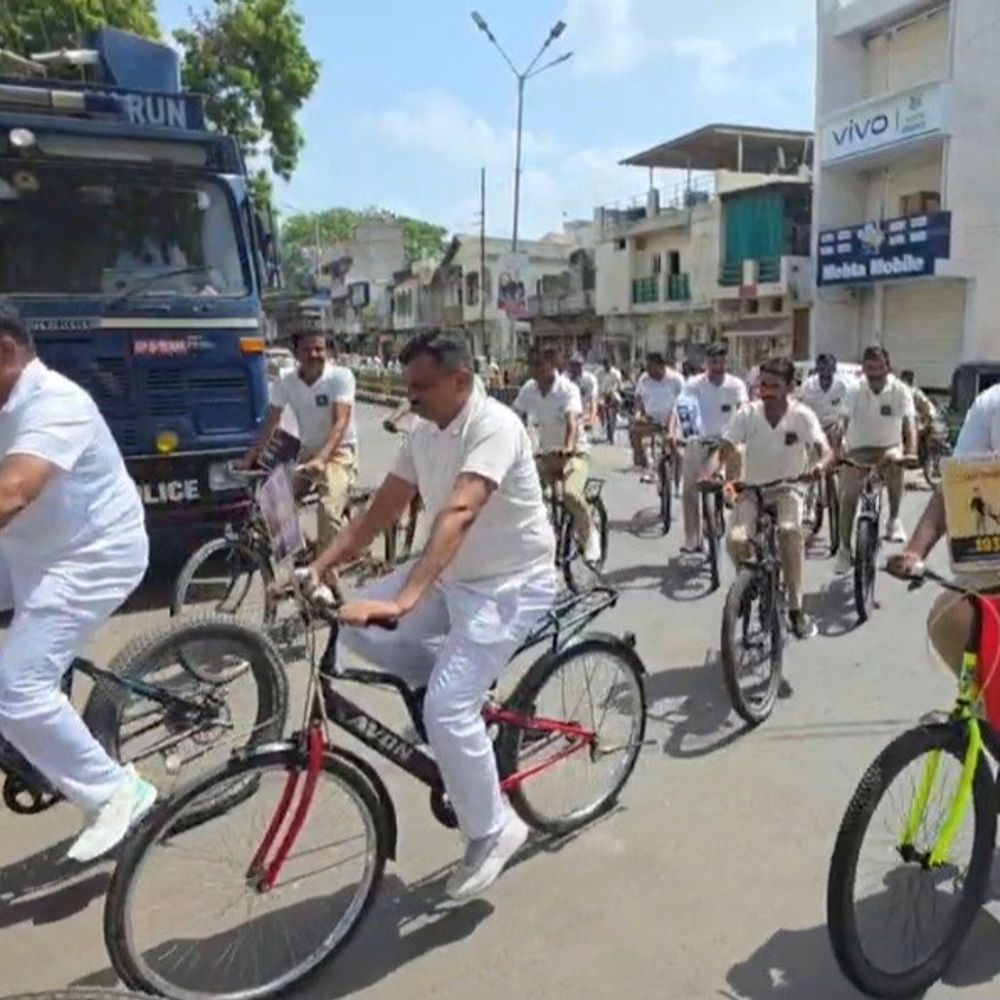 સુરેન્દ્રનગર પોલીસે માદક પદાર્થ વિરોધ દિવસ ઉજવ્યો:જાગૃતિ માટે સાયકલ રેલી યોજી, યુવાનોને સંદેશ આપ્યો