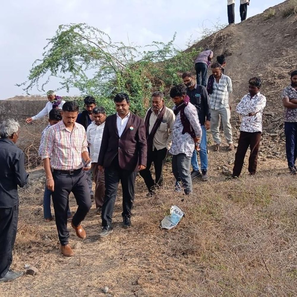 નાયબ કલેક્ટરે સેખલીયા ગામની મુલાકાત લીધી:ગામલોકોની તળાવના વેસ્ટ વીઅરની ઊંચાઈ વધારવાની માંગ સ્વીકારાઈ, પાણી સંગ્રહની વર્ષો જૂની સમસ્યાનો ઉકેલ
