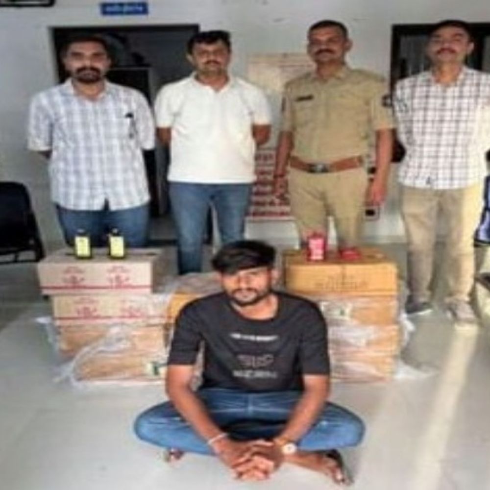 ભાવનગર-અમદાવાદ હાઇવે પરથી લાખોનો દારૂ ભરેલી કાર ઝડપાઈ:અર્ટિગામાંથી 10 લાખનો વિદેશી દારૂ ઝડપાયો, એકની ધરપકડ, ત્રણ ફરાર
