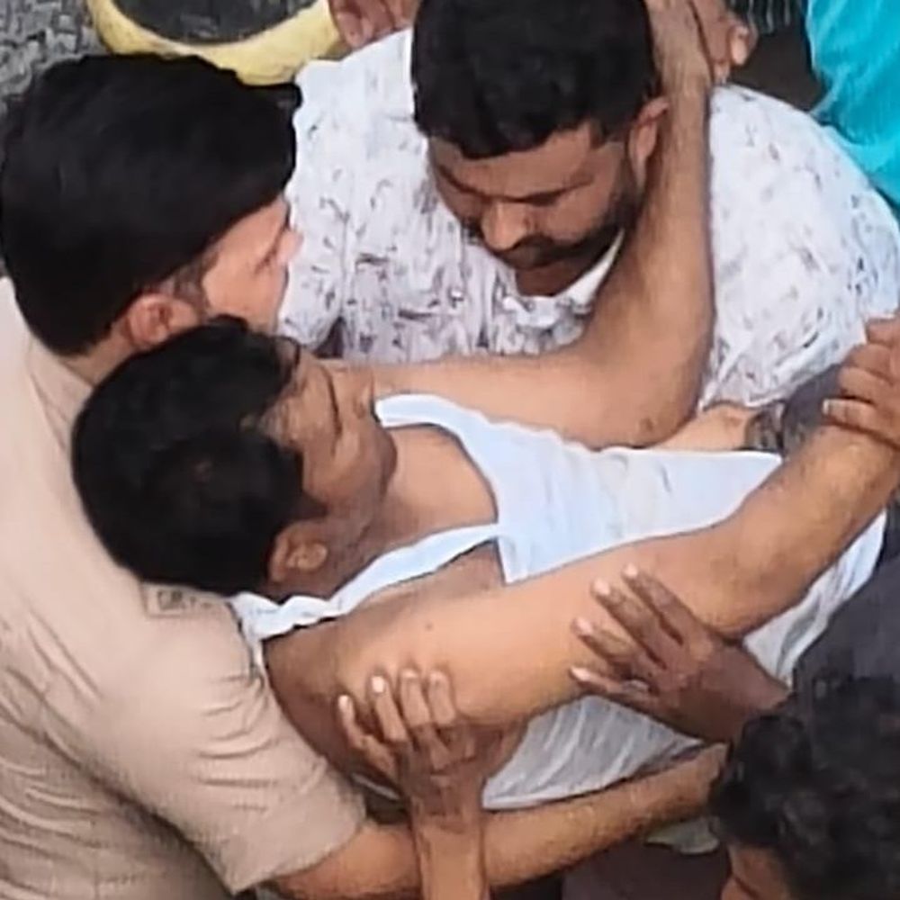 RTO ઇન્સ્પેક્ટરે સમયસૂચકતાથી અકસ્માતગ્રસ્તને બચાવ્યા:મુલેજ ચોકડી પાસે ફરજ દરમિયાન માનવતાનું ઉત્તમ ઉદાહરણ