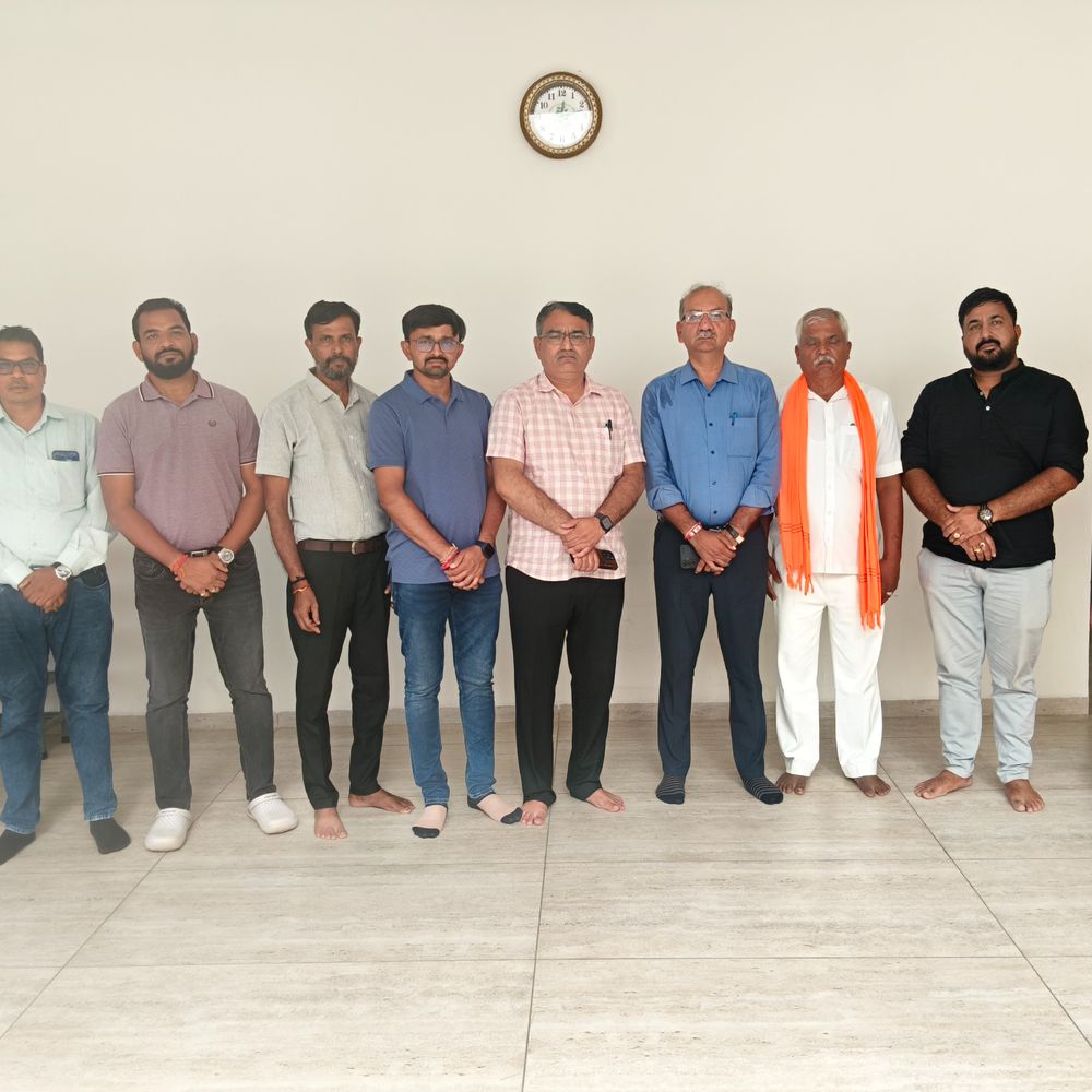 TET ફરજિયાતના વિરોધમાં હવે દેશના સાંસદો સમક્ષ શિક્ષકોના ધામા:રાજ્યમાં 33 હજાર જગ્યાઓ ખાલી, ગ્રાન્ટેડ શાળાઓમાં 12 હજાર ક્લાર્ક-પટ્ટાવાળાની ભરતી નહીં