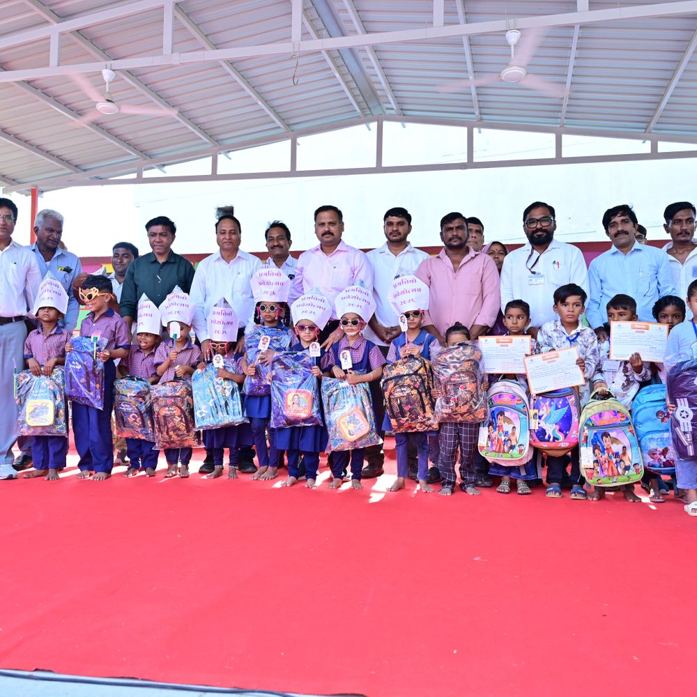 મેઉ શાળામાં ‘પ્રગતિનો પ્રવેશોત્સવ’ ઉજવાયો:IAS જે. રંજીથ કુમારે દીપ પ્રાગટ્ય કરી કાર્યક્રમ ખુલ્લો મૂક્યો