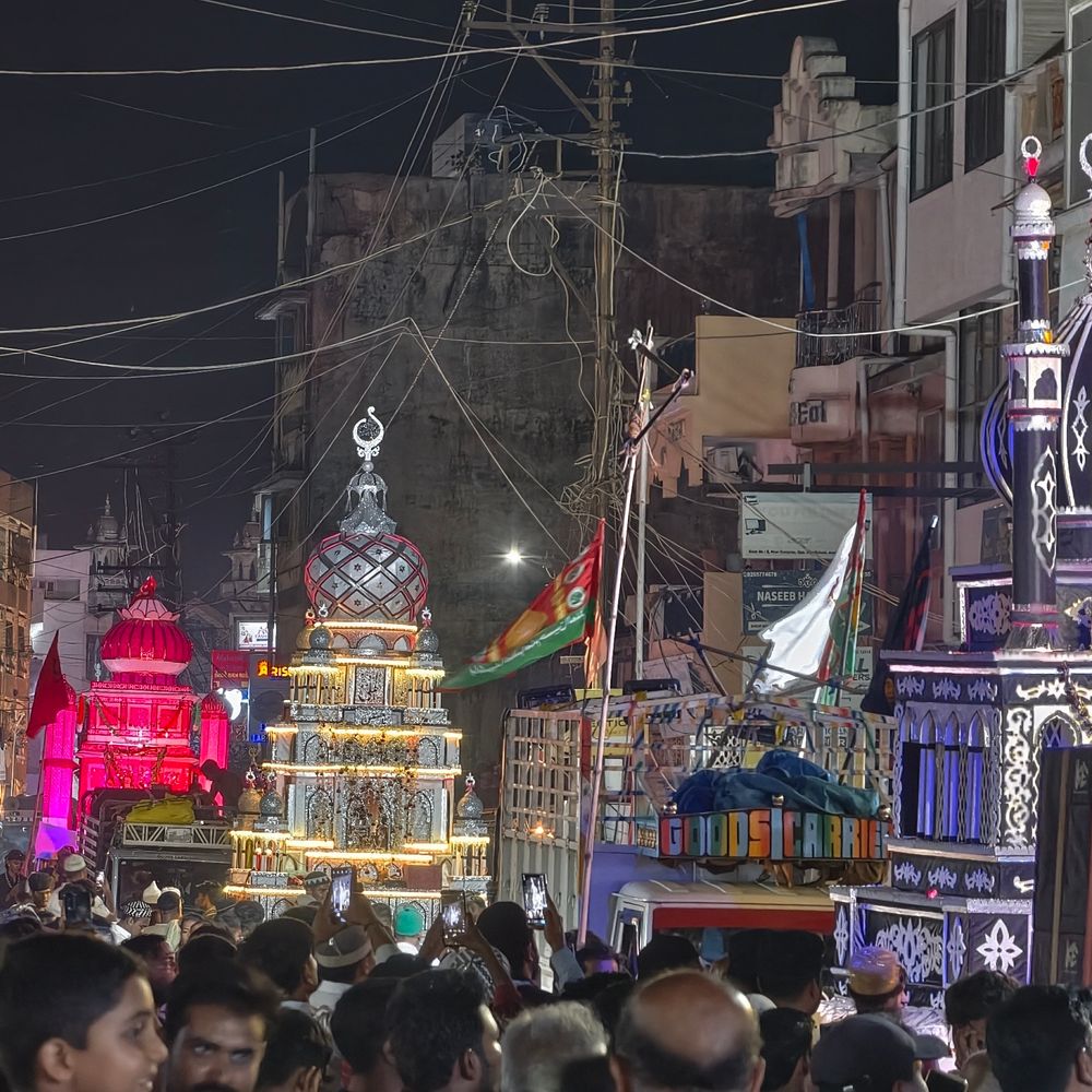વલસાડમાં મોહરમ પર્વે 46 તાજિયાનું શાંતિપૂર્ણ વિસર્જન:ચુસ્ત પોલીસ બંદોબસ્ત વચ્ચે જુલુસ સંપન્ન થયું