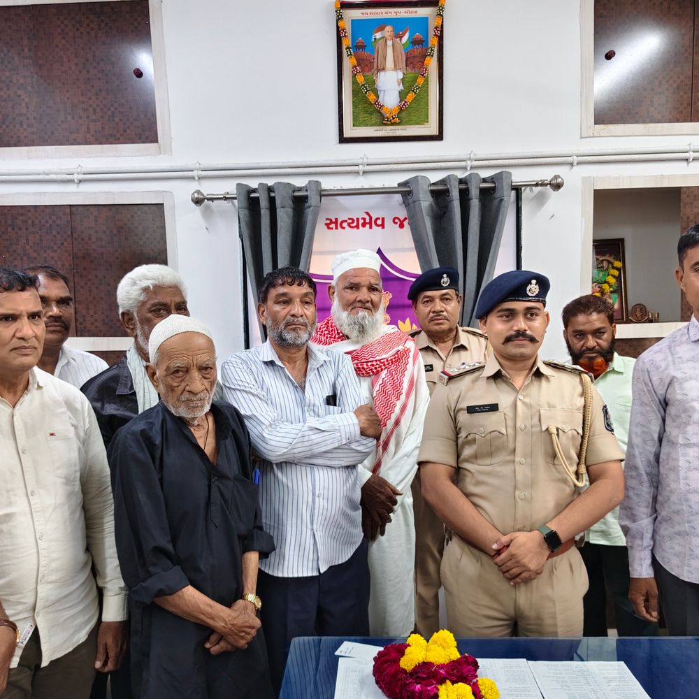 બોટાદમાં મોહરમ પર્વ નિમિત્તે પોલીસનું સન્માન:મુસ્લિમ સમાજે કાયદો અને વ્યવસ્થા જાળવવા બદલ આભાર વ્યક્ત કર્યો