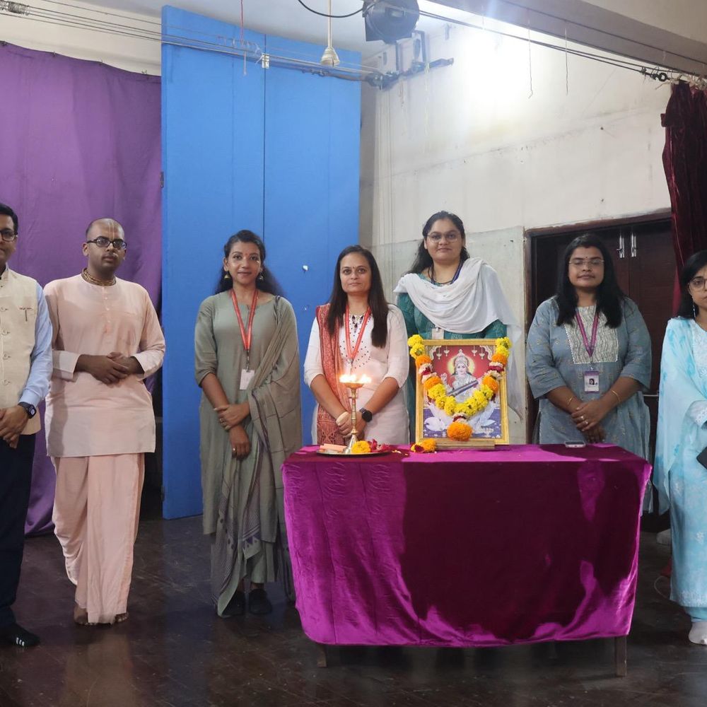અમરોલી કોલેજોમાં વિદ્યાર્થીઓ માટે માઈન્ડ કંટ્રોલ સેમિનાર:ઇસ્કોન મંદિરના સુબલ સુંદર દાસે નકારાત્મક વિચારો દૂર કરવા માર્ગદર્શન આપ્યું