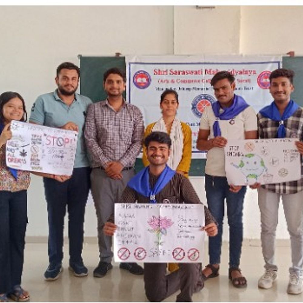 સુરતની સરસ્વતી મહાવિદ્યાલયમાં નશા મુક્ત ભારત અભિયાન:પોસ્ટર મેકિંગ સ્પર્ધા યોજાઈ, વિદ્યાર્થીઓએ જાગૃતિ સંદેશ આપ્યો