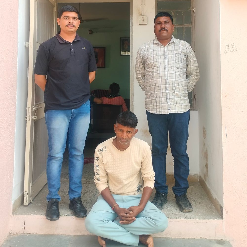 તલોદ પોલીસે ચેક રિટર્ન કેસના બે આરોપી ઝડપ્યા:કોર્ટે સજા ફટકાર્યા બાદ ફરાર હતા, હિંમતનગર જેલ હવાલે