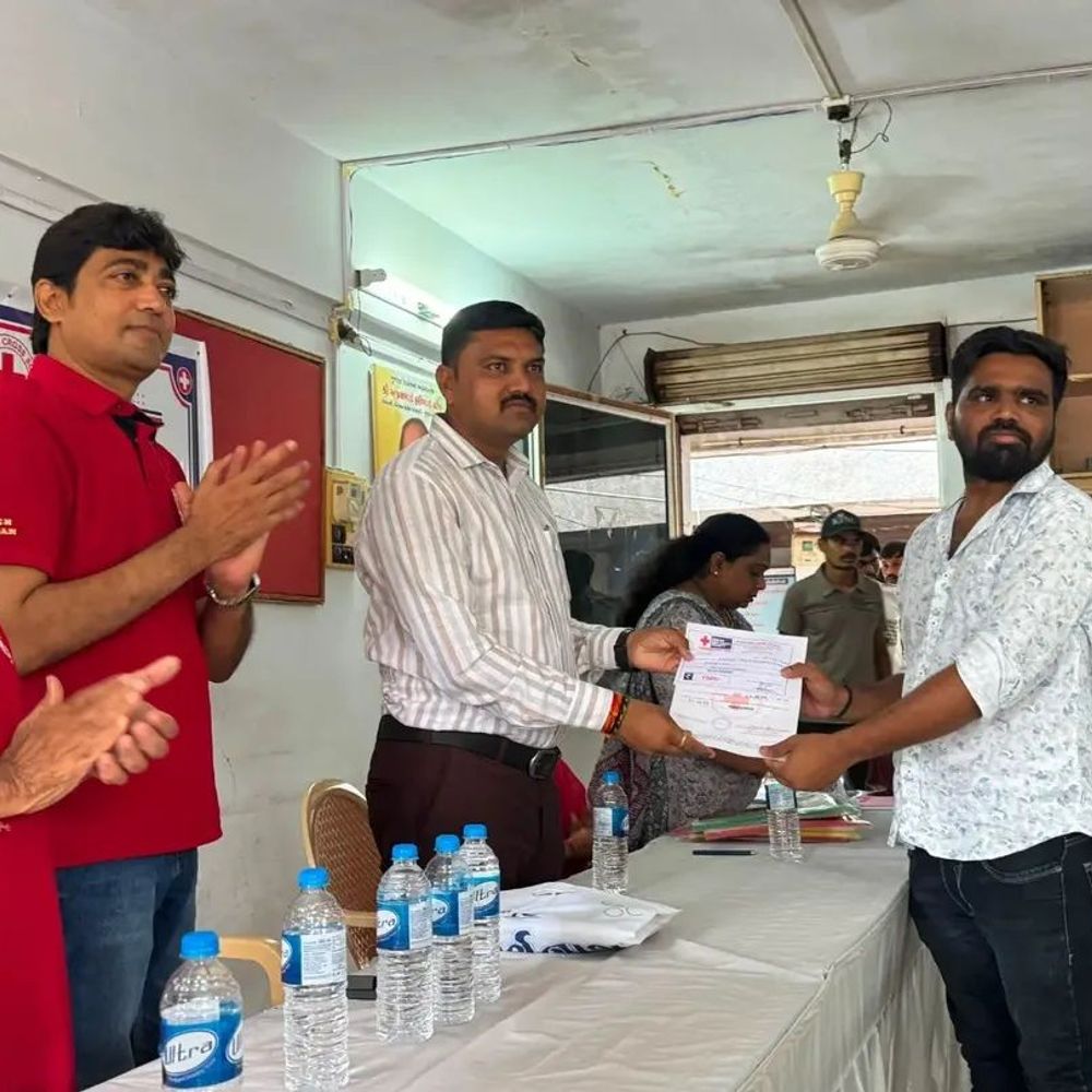 રેડક્રોસ સોસાયટીએ 1400 તાલીમાર્થીઓને પ્રમાણપત્રો એનાયત કર્યા:સુરેન્દ્રનગર શાખા દ્વારા ફર્સ્ટ એઇડ તાલીમ પૂર્ણ કરાઈ