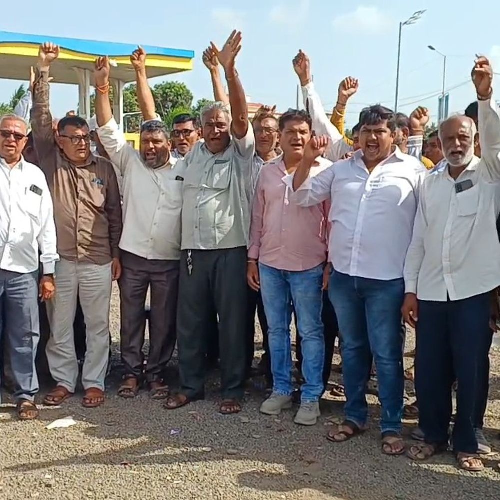 જામનગરના ખેડૂતો વીજલાઇન વિરોધમાં મેદાને:મોરબી આંદોલનને સમર્થન આપવા ઠેબા ચોકડીથી વાહન રેલી