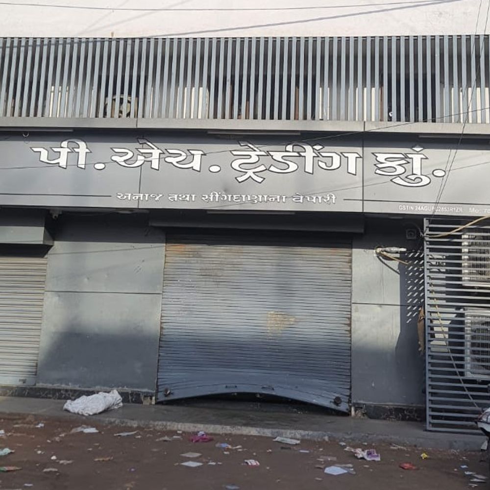 જામનગર ગ્રેઈન માર્કેટમાં ચોરીનો પ્રયાસ:દાણાપીઠ ચોકમાં બે દુકાનો નિશાન, CCTVમાં કેદ