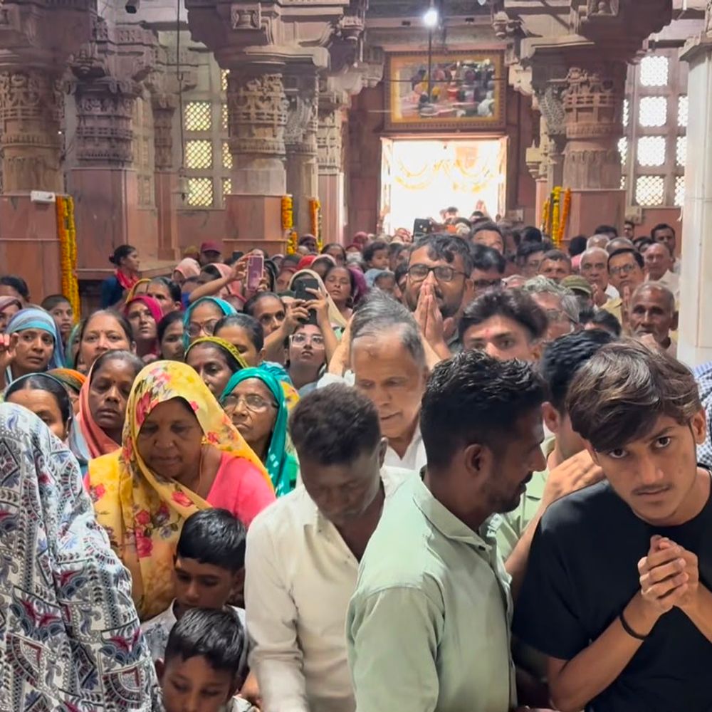 શામળાજીમાં જેઠ પૂર્ણિમાએ ભક્તોનું ઘોડાપૂર:હજારો શ્રદ્ધાળુઓ ઉમટ્યા, મંદિર ફૂલોથી શણગારાયું