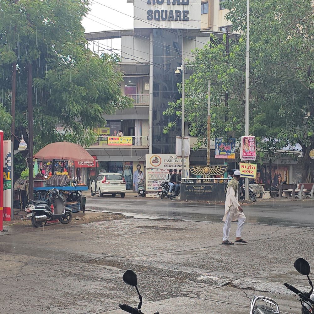 તાપી જિલ્લામાં વરસાદનું આગમન:લાંબા વિરામ બાદ વાતાવરણમાં ઠંડક, ખેડૂતોમાં ખુશીનો માહોલ છવાયો