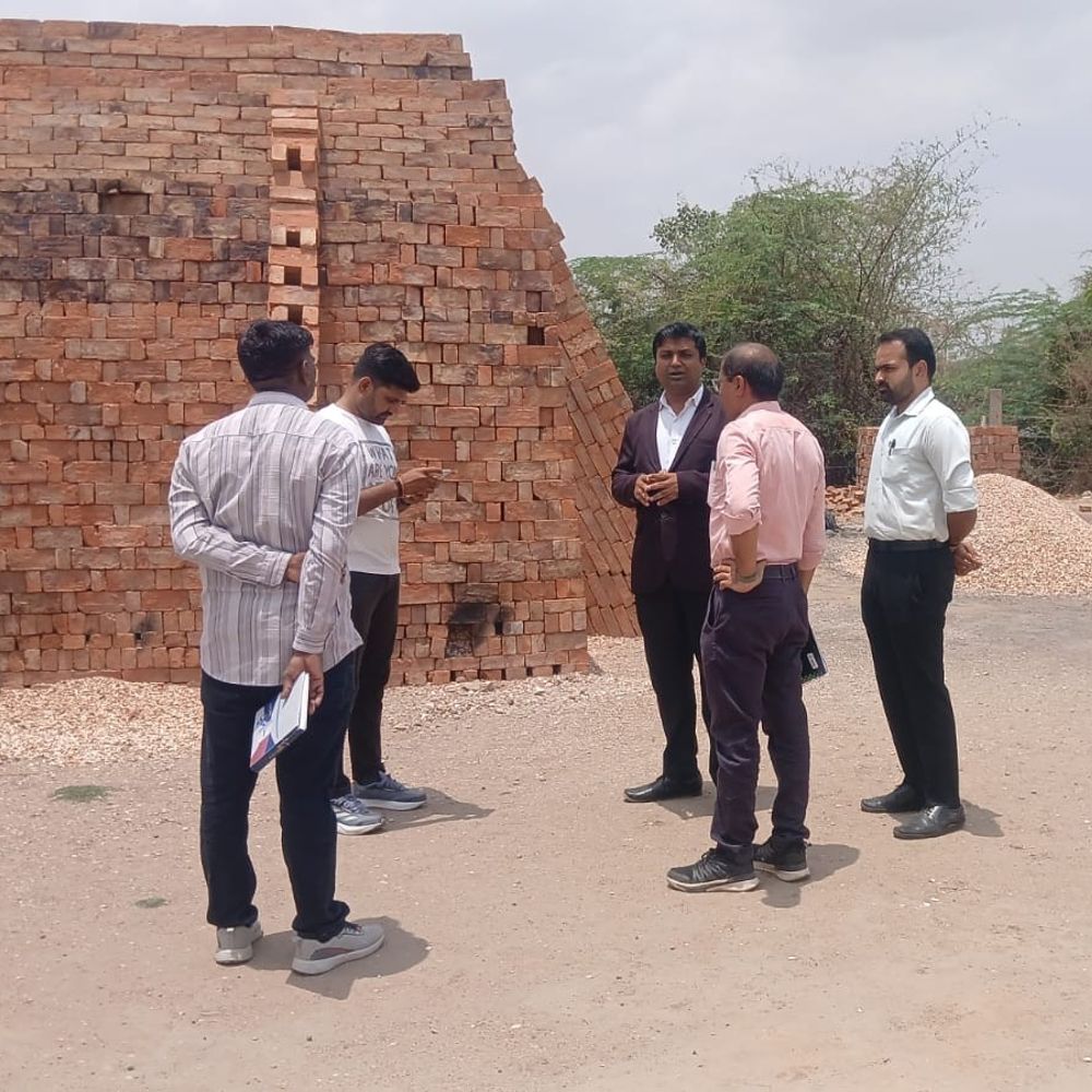 ચોટીલામાં 4 ગેરકાયદેસર ઈંટવાડા સીલ:રૂ. 95 લાખની ઈંટો, રોયલ્ટી વગરની માટી જપ્ત, કડક કાર્યવાહી