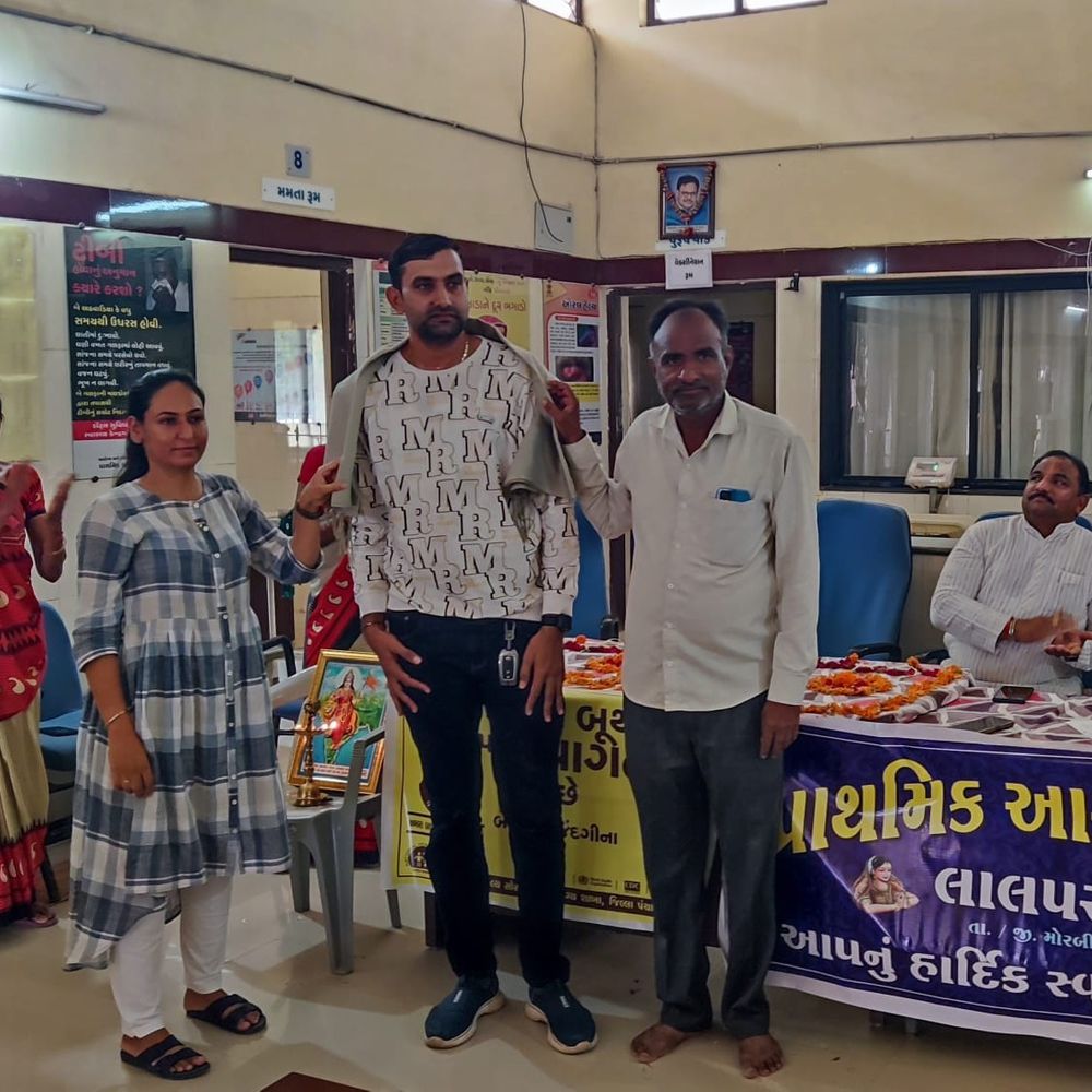 લાલપર PHCમાં પલ્સ પોલિયો અભિયાન શરૂ:0 થી 5 વર્ષના બાળકોને પોલિયોના ટીપાં પીવડાવાયા, દાતાઓનું સન્માન