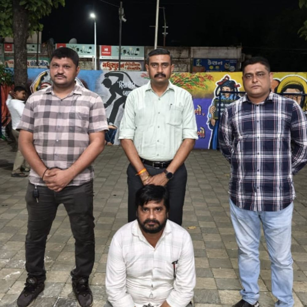 21 વર્ષથી ફરાર ચોરીનો આરોપી ઝડપાયો:વડોદરાના ગુનામાં વલસાડ LCBએ ધરમપુરથી દબોચ્યો