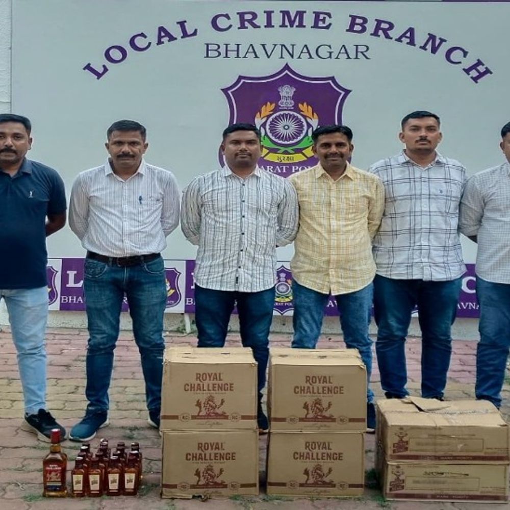 રહેણાંકી મકાનમાં દારૂનો વેચાણ કરતો હતો:ભંડારીયામાં મકાનમાંથી વિદેશી દારૂનો જથ્થો ઝડપાયો, 51 હજારથી વધુનો મુદ્દામાલ ઝડપાયો, બુટલેગર ફરાર