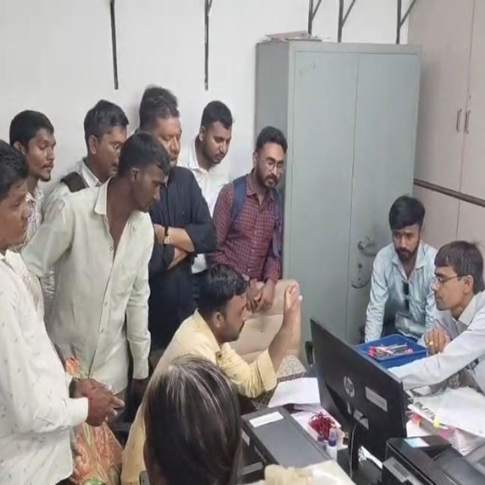 ભાવનગર જિલ્લાના મોટાભાગના CSC કેન્દ્રોમાં આ સ્થિતિ:CSCના આઉટસોર્સ કર્મચારીઓની 6 મહિનાથી પગારથી વંચિત, વહીવટી તંત્રની ઉદાસીનતા સામે રોષ