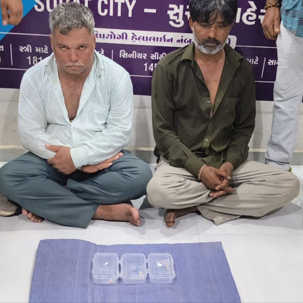 ‘પિતૃદોષ છે, ઘરમાં પૈસા નહીં ટકે’, અંધશ્રદ્ધાનો LIVE ડેમો:કાઠીયાવાડી પરિવારોને જ ટાર્ગેટ કરીને લૂંટ ચલાવતી ગેંગનો પર્દાફાશ, સુરતમાં તાંત્રિક વિધિના બહાને ત્રણ પરિવારોનું સોનુ પડાવ્યું
