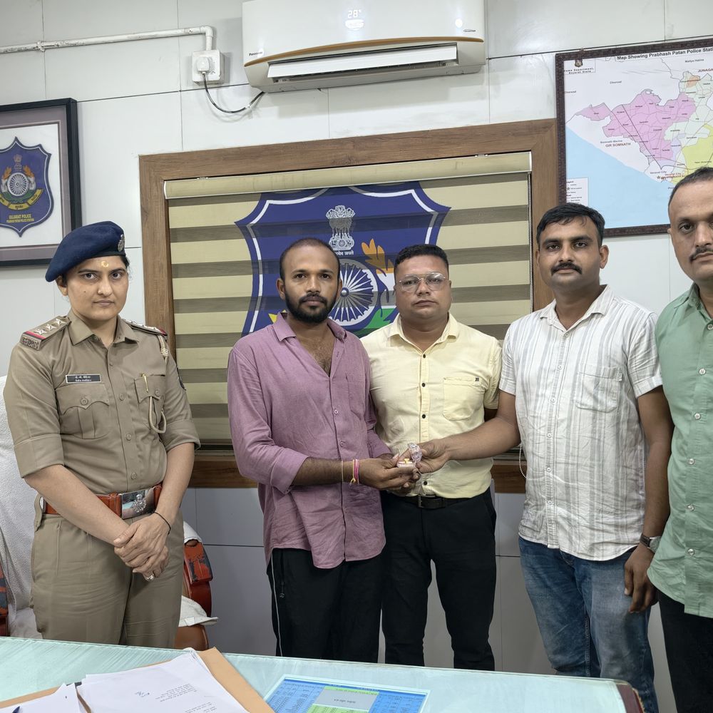 સોમનાથમાં ગુમ થયેલી 1 લાખની સોનાની વીંટી ભરેલી બેગ મળી:પોલીસે આંધ્રપ્રદેશના યાત્રાળુનું બેગ CCTVની મદદથી શોધી પરત કર્યું