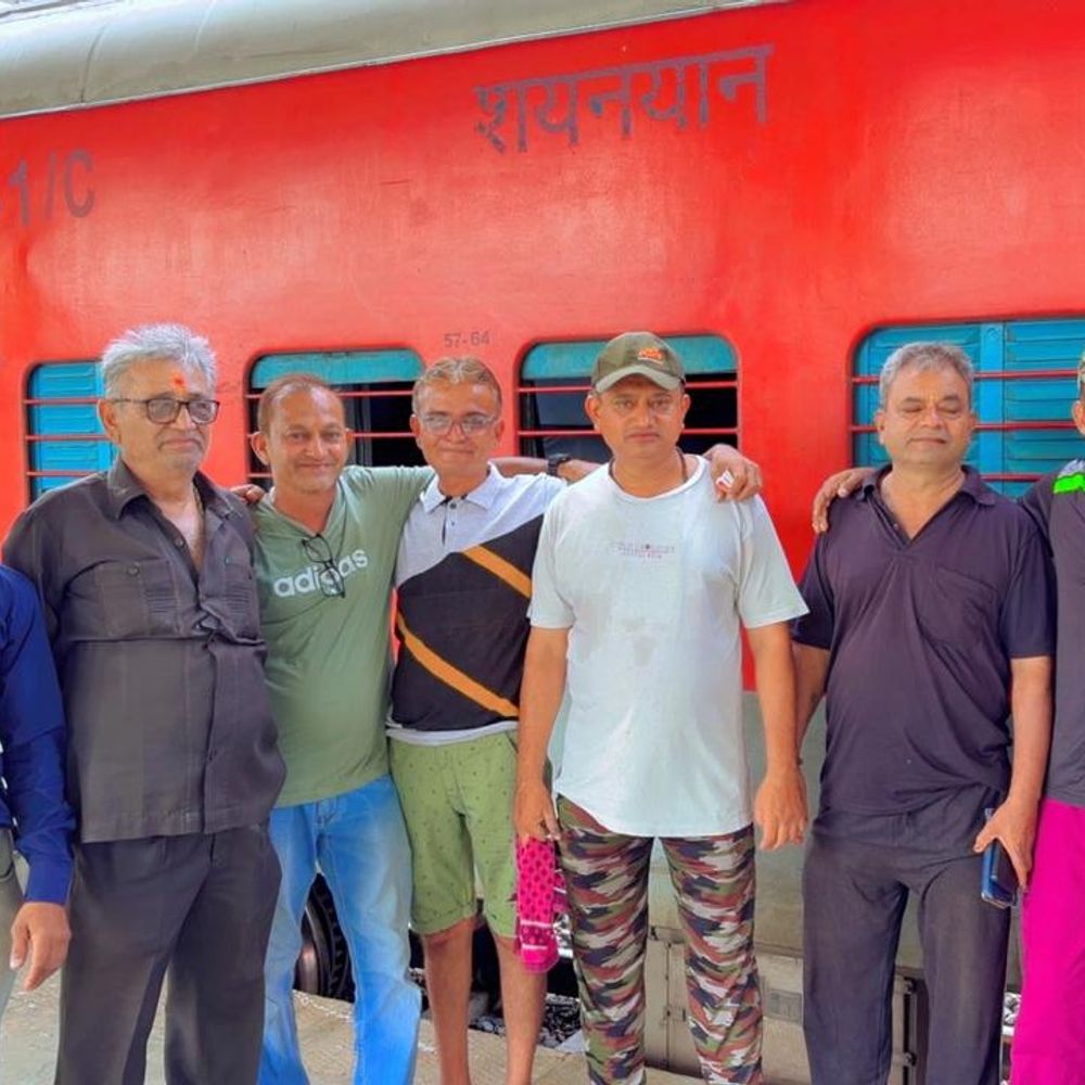 જામનગરથી અમરનાથ યાત્રાનો પ્રથમ જથ્થો રવાના:શહેરના ગાંધીનગર રેલવે સ્ટેશન પર શિવભક્તોને વિદાય અપાઈ, બાબા બરફાનીના દર્શન કરશે