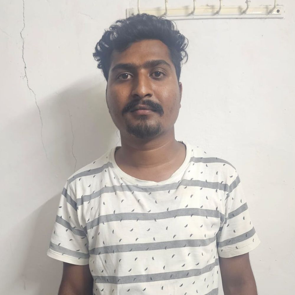 હારીજ-માંડવીમાંથી બોગસ તબીબ ઝડપાયા:ડિગ્રી વગર એલોપેથીક પ્રેક્ટિસ કરતા બોગસ ડોક્ટર ઝડપાયા; SOG પોલીસે રેડ પાડી મુદ્દામાલ સાથે ઝડપી લીધા