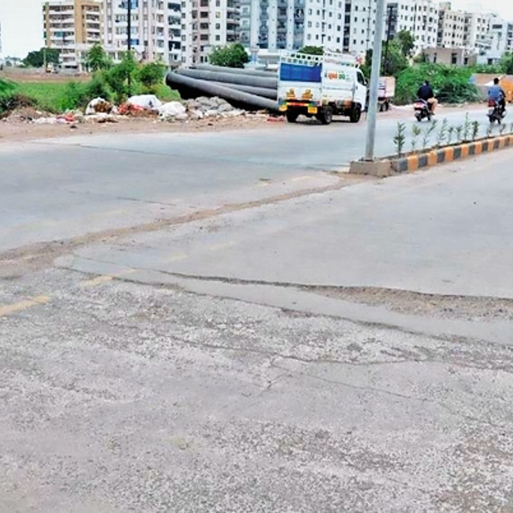 મોરબી:પંચાસર રોડ પરના ખાડા પૂરવાની કોન્ટ્રાક્ટરને નોટિસ આપી તંત્રે હાથ અધ્ધર કર્યા