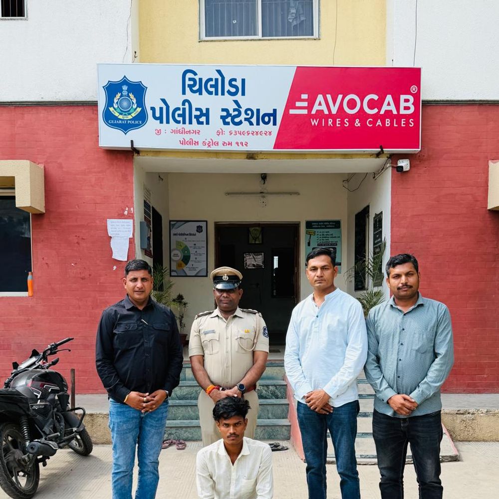 પોલીસે વડોદરાથી પીછો કરી અમદાવાદ ખાતેથી બસમાંથી આરોપીને પકડ્યો:ચિલોડા પોલીસે પોક્સોના ગુનામાં ભોગ બનનાર બાળકીને મુક્ત કરાવી