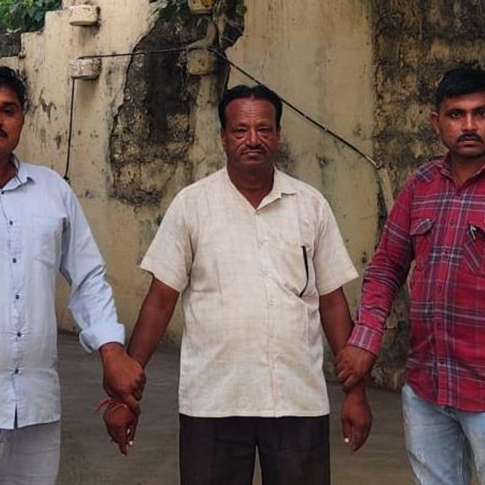 બાતમીના આધારે અટક કરીઆગળની કાર્યવાહી કરાઈ‎:2 મહિનાથી ફરાર શખ્સને વેરાવળ સિટી પોલીસે પકડ્યો