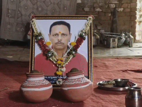 વ્યાજખોરના ત્રાસથી રિક્ષાચાલકનો આપઘાત
