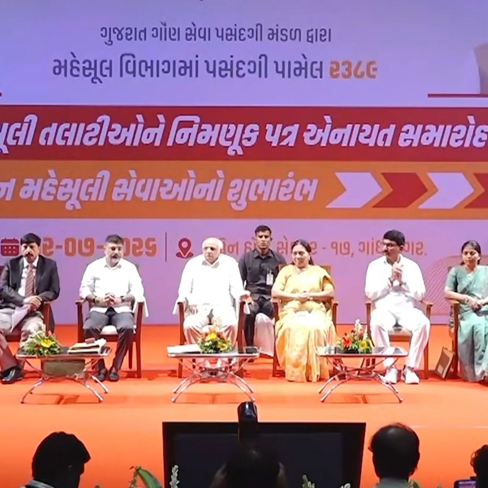 રાજ્યને મળ્યા 2,389 નવા મહેસૂલી તલાટી:મુખ્યમંત્રી ભૂપેન્દ્ર પટેલે કહ્યું- તલાટી ગામડાની કરોડરજ્જુ, લોકોના ધક્કા ઘટાડીને સેવા આપશો તો આશીર્વાદ મળશે