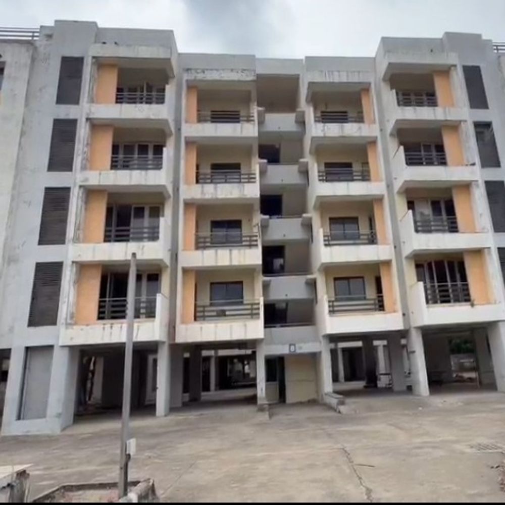 સફાઈ કામદારો મૂકવામાં અણઘડ આયોજન:ખોખરામાં 24 ઓફિસર્સ ક્વાટર્સ ખાલી ભાડે અપાશે, ચાંદખેડાના AC કોમ્યુનિટી હોલનું ભાડું 30થી 22 હજાર નક્કી