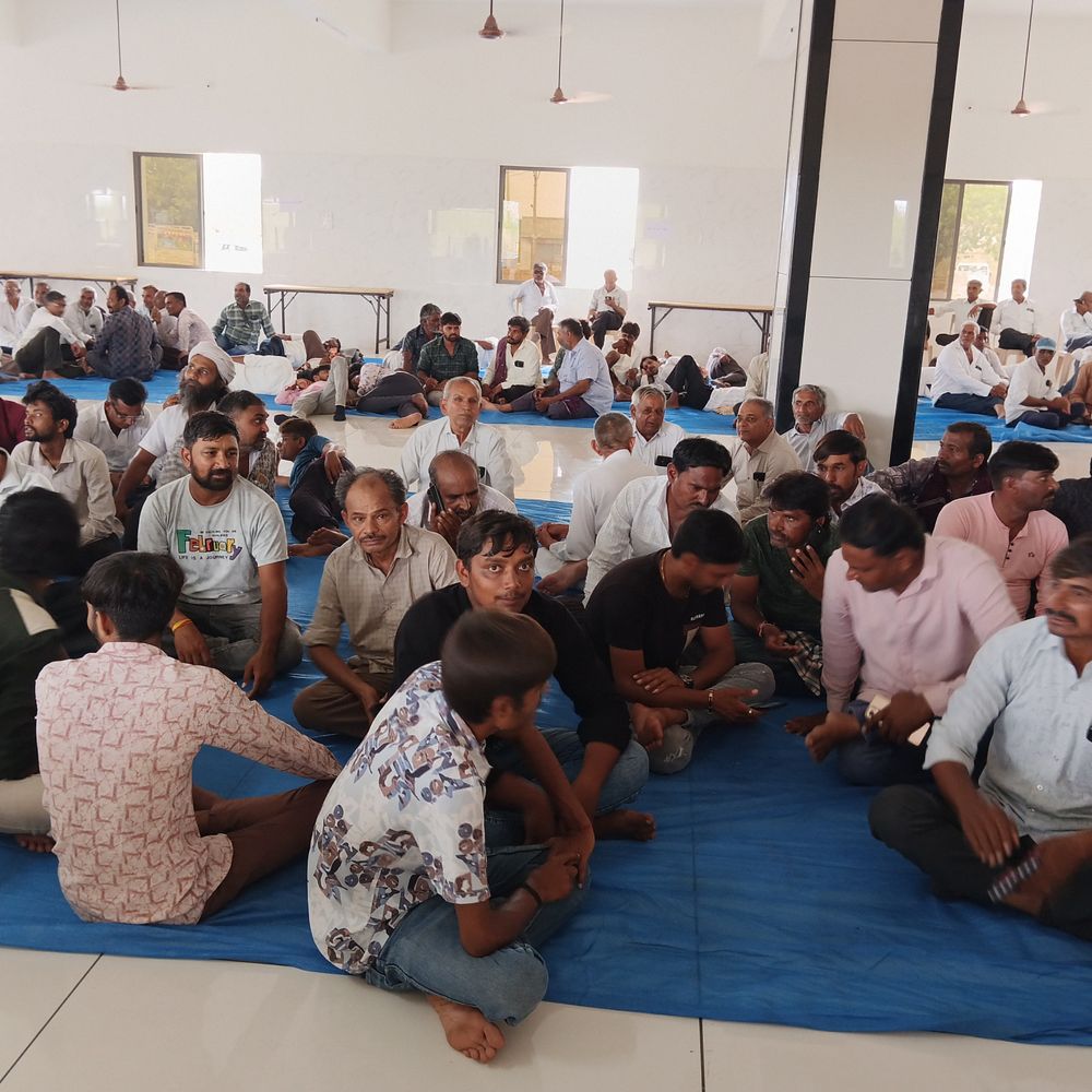જેતપરના ખેડૂત આંદોલનમાં બાવડી ગામના ખેડૂતોની સરકારને ચેતવણી:હાલ આંદોલન ગાંધી ચિંધ્યા માર્ગે, પણ જો ઉપવાસીઓને કંઈ થયું તો આંદોલન હિંસક બનતા વાર નહીં લાગે