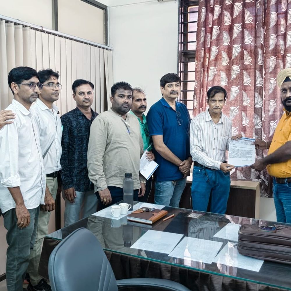 આચાર્ય સામેની ફરિયાદમાંથી એટ્રોસિટી કલમ હટાવવા શિક્ષક સંઘની માંગ:જામનગરમાં આચાર્ય સામે વિદ્યાર્થીને માર મારવા બદલ ગુનો નોંધાયો