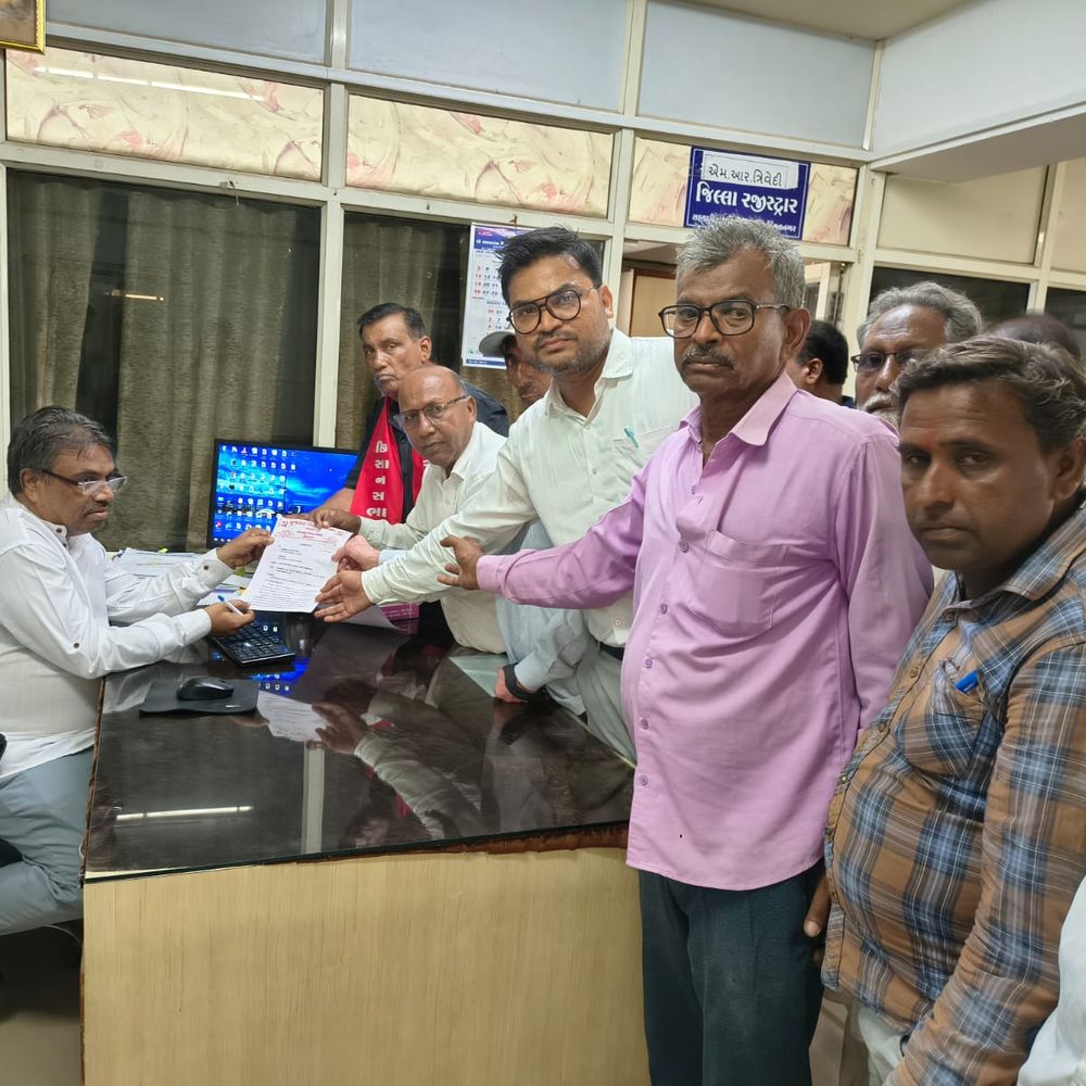 રાજ્ય રજિસ્ટ્રાર સહિતને આવેદન:સાબર ડેરીના નફામાં વધારા સહિતની માંગણી પૂરી કરવા ખેડૂતોની રજૂઆત