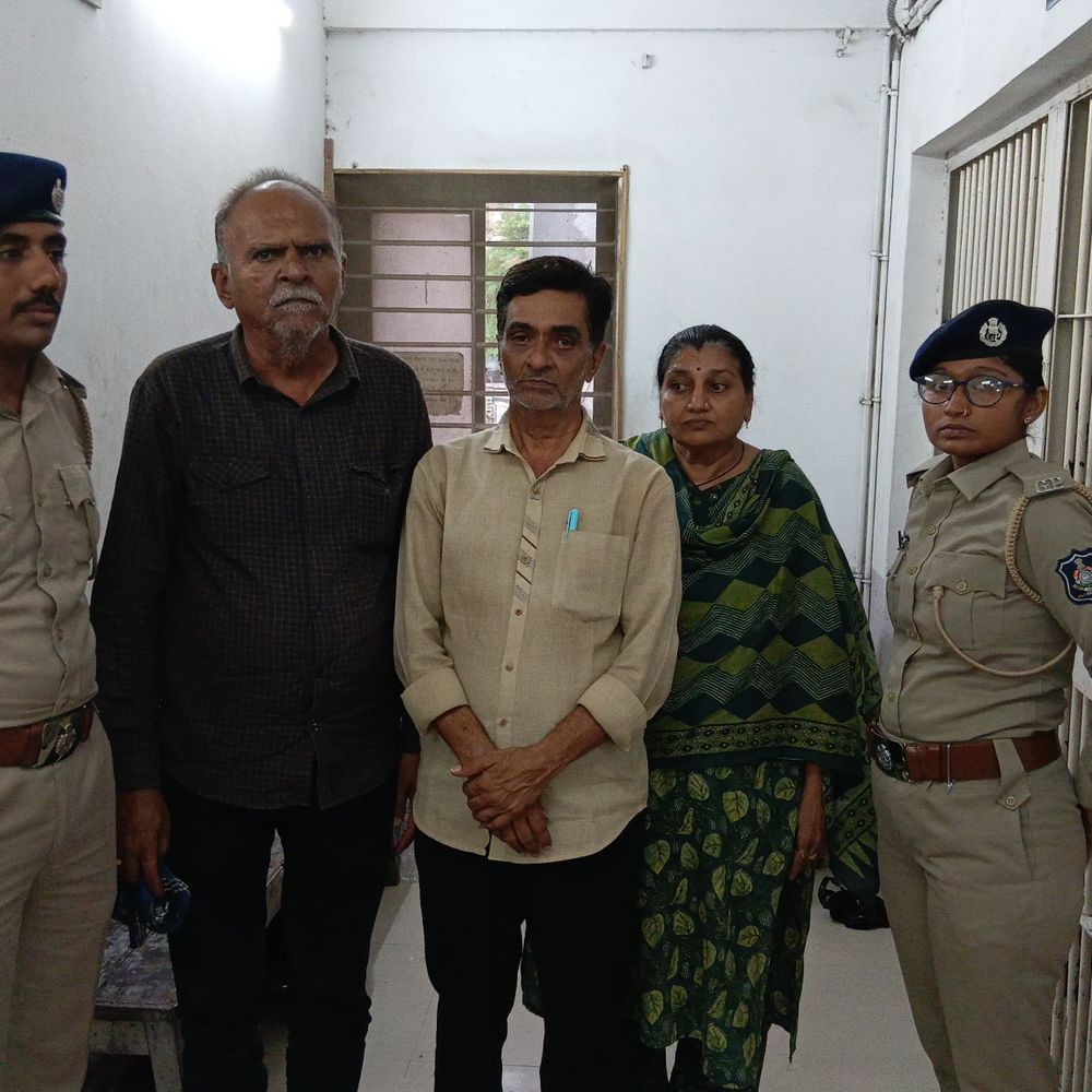 વેપારીને વ્યાજના ચક્રમાં ફસાવનાર વ્યાજખોર ત્રિપુટી ઝડપાઈ:₹25 લાખ સામે ₹40 લાખ ચૂકવ્યા છતાં વેપારીનું મકાન પચાવી પાડ્યું, મહિલા સહિત ત્રિપુટી જેલભેગી