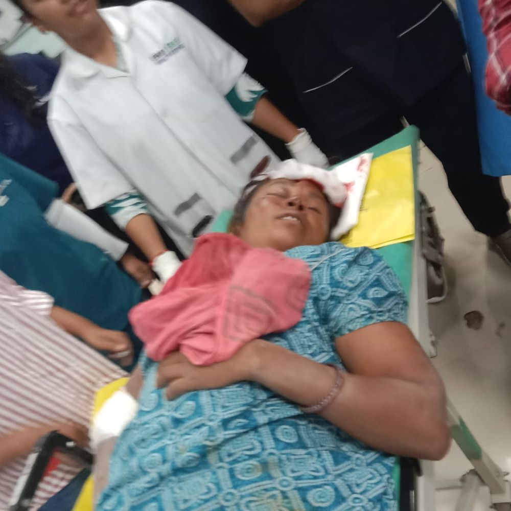 ભાસ્કર વિશેષ‎:ચોબારી ફાટક પાસે મહિલાએ ધસમસતી ટ્રેન હેઠળ પડતુ મુકતા જ ડ્રાઇવરે બ્રેક મારી, 108ને કોલ કર્યો