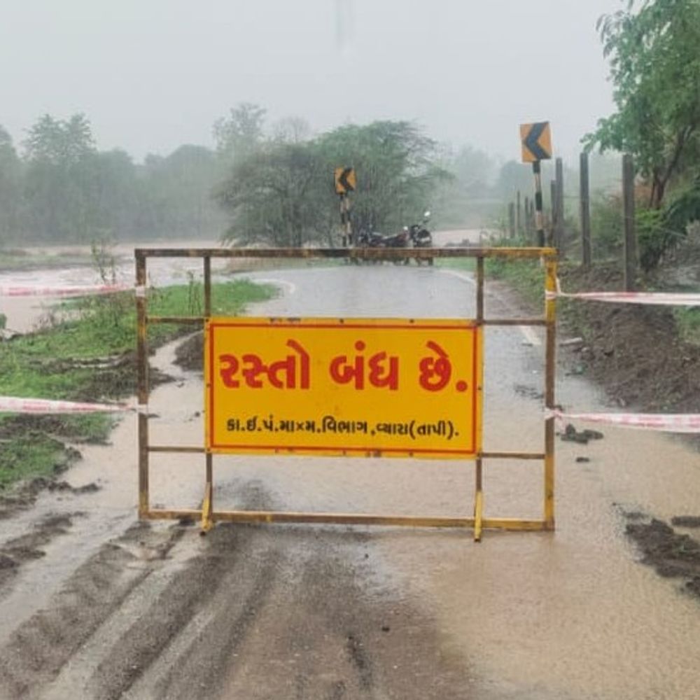 સોનગઢ-ઉકાઈમાં ભારે વરસાદ:કપડબંધ, શ્રાવણિયા-આમઠવા-સેલઝર માર્ગો પર વાહનવ્યવહાર ઠપ્પ