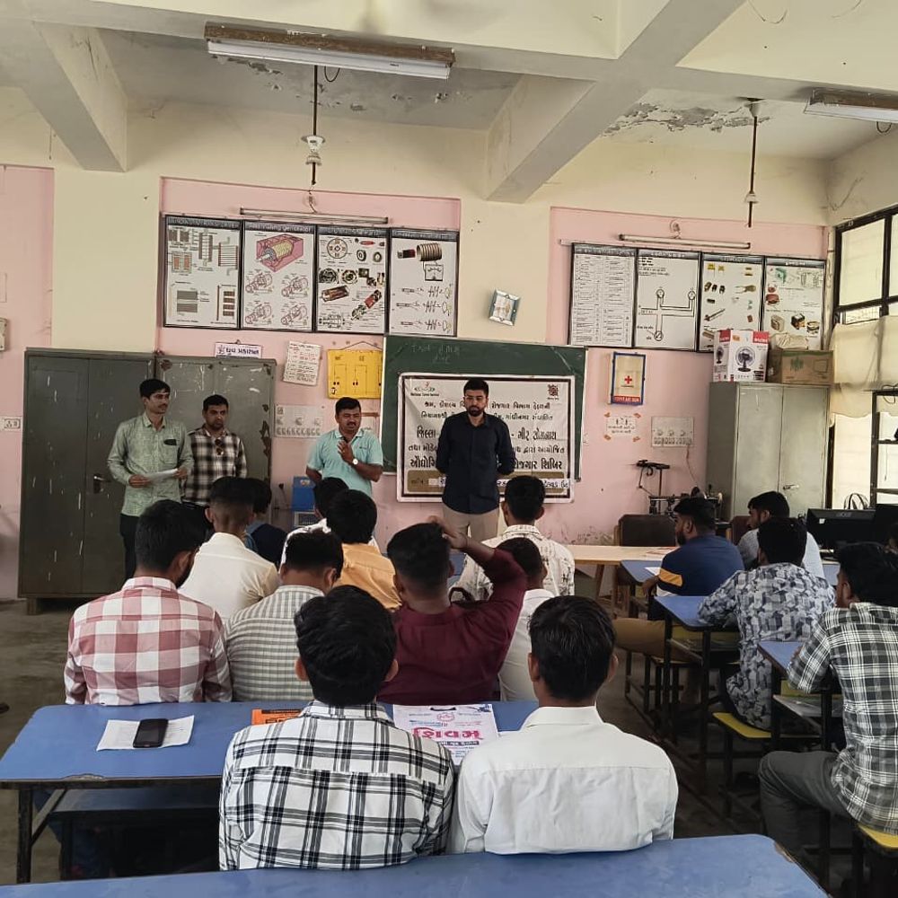 ગીર સોમનાથમાં કટોકટી માટે 24 કલાક કંટ્રોલ રૂમ કાર્યરત:મદદ માટે કંટ્રોલ રૂમે હેલ્પલાઈન નંબર જાહેર કર્યો