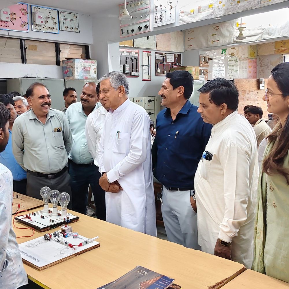 રાજ્ય મંત્રી કુંવરજીભાઈ બાવળીયા બોટાદ ITI પહોંચ્યા:તાલીમાર્થીઓ સાથે સંવાદ કરી ભવિષ્યના આયોજનની સમીક્ષા કરી