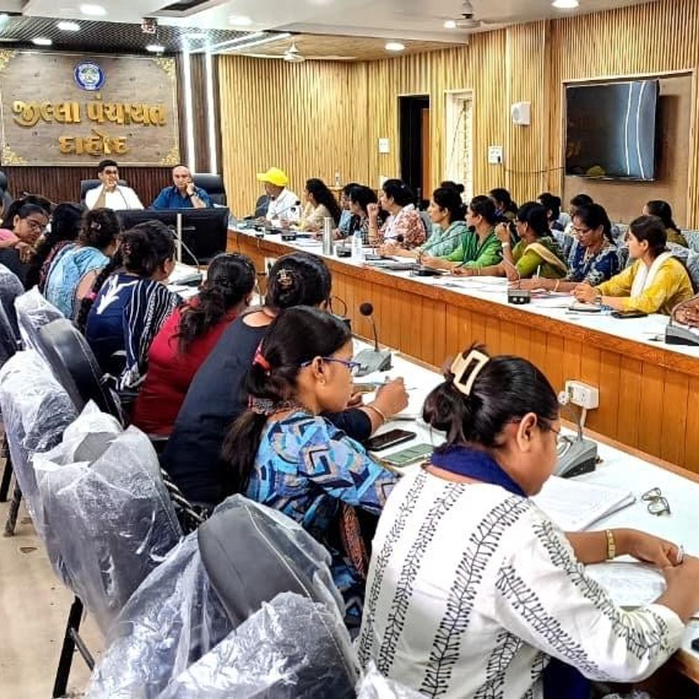 દાહોદ DDOએ પોષણ અભિયાનની આકરી સમીક્ષા કરી:ડેટા એન્ટ્રી, THR વિતરણમાં બેદરકારી સામે કાર્યવાહીના નિર્દેશ