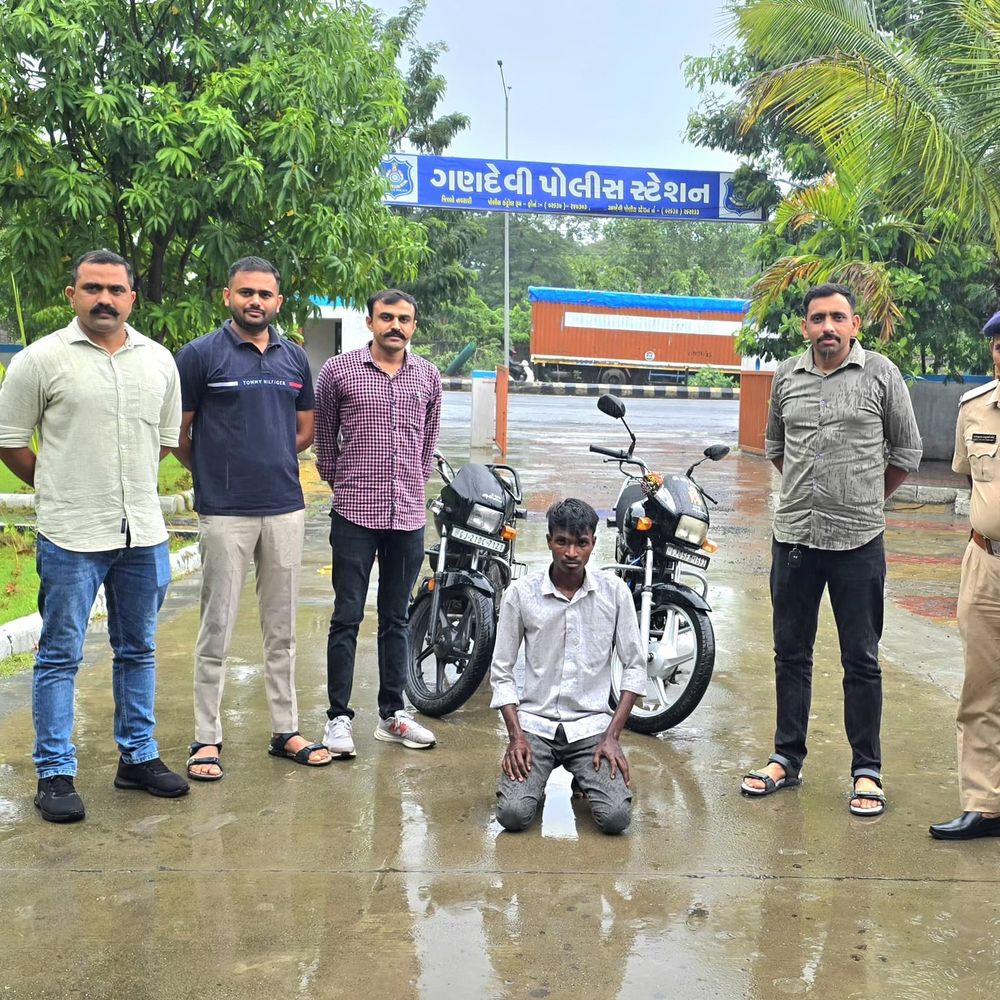 ગણદેવી પોલીસે બાઈક ચોરને ઝડપ્યો:મહુવા સહિત બે બાઈક ચોરીનો ભેદ ઉકેલાયો