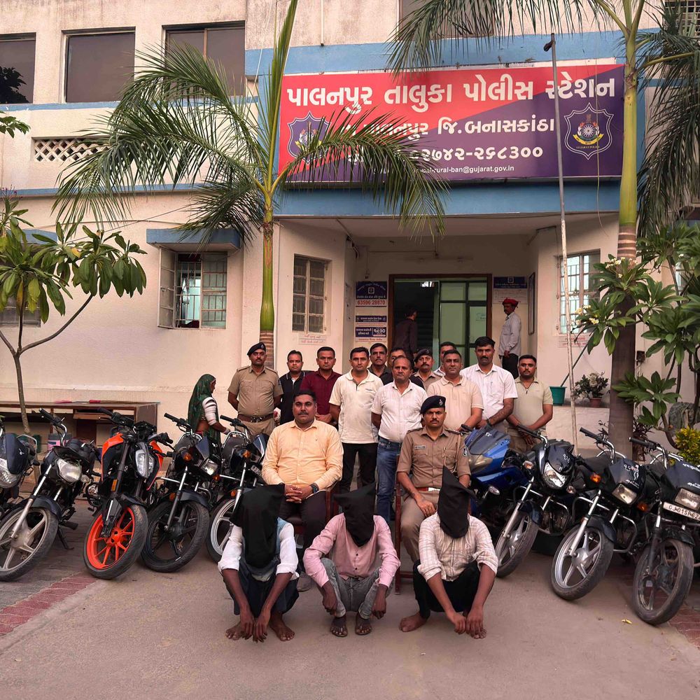 ચોરાયેલી 19 બાઈક સાથે 3 તસ્કરો ઝડપાયા:પાલનપુર પોલીસે આંતરરાજ્ય ચોરીના ગુનાનો ભેદ ઉકેલ્યો