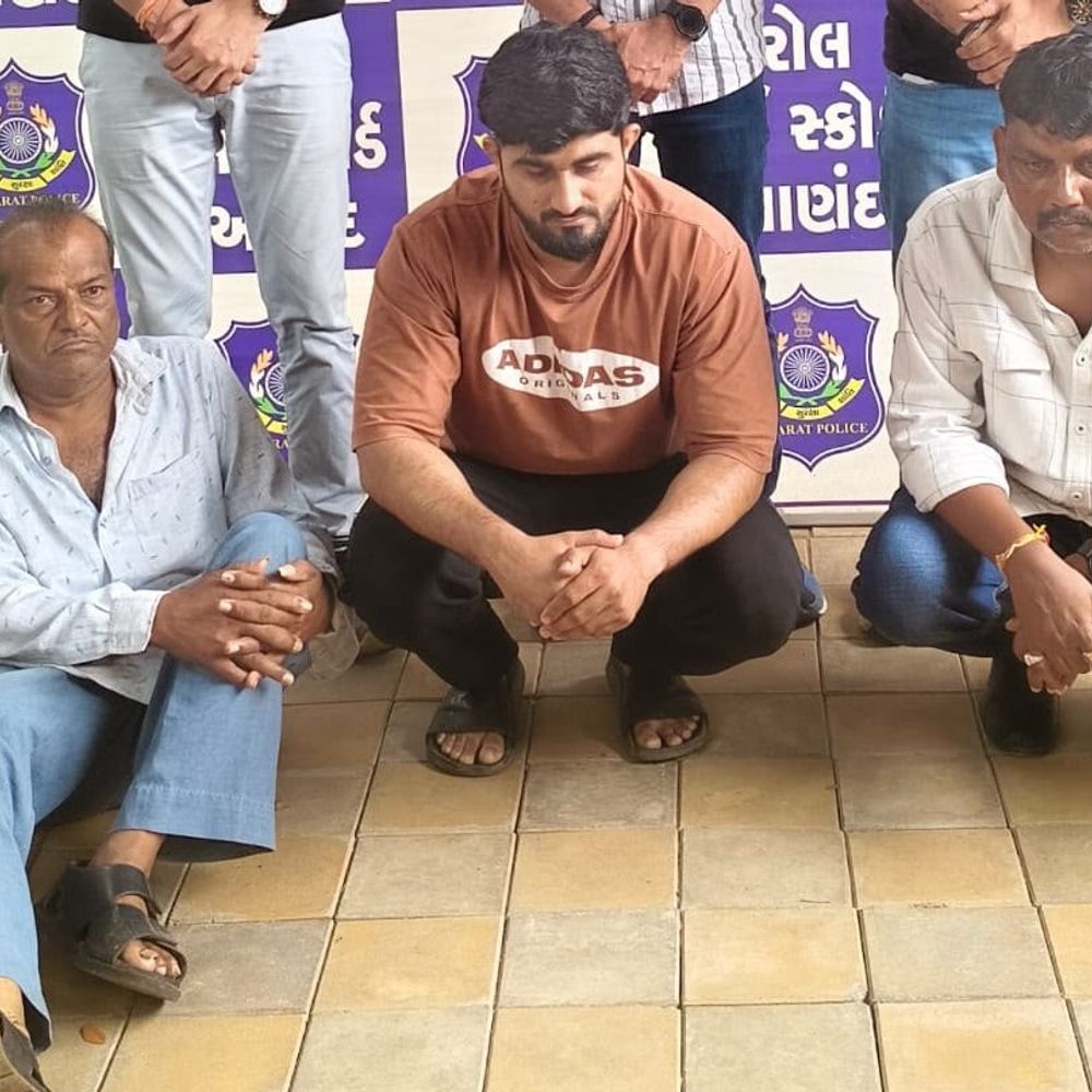 આણંદ પેરોલ ફર્લો સ્કોડે ઓનલાઈન ટિકિટ કૌભાંડમાં 3ને દબોચ્યા:GSRTC ગોધરા વિભાગમાં ₹2.16 લાખના ટિકિટ કૌભાંડમાં 4 વર્ષથી ફરાર હતા, આરોપીમાં દાહોદનો કોંગ્રેસ કોર્પોરેટર
