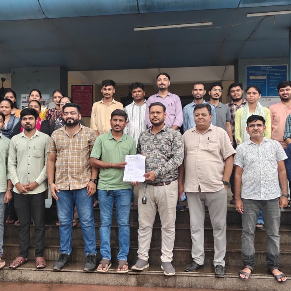 ભરૂચના 385 તલાટીએ મહેસૂલી કામગીરી બંધ કરી:જોબચાર્ટ વિવાદને કારણે પંચાયત સિવાયની કામગીરી સ્થગિત