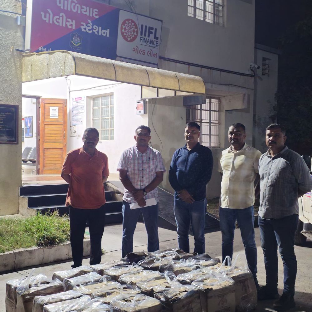 નોલી ગામનો બુટલેગર ફરાર, કુંભારા વીડમાંથી ૩૦૦ વિદેશી દારૂની બોટલો ઝડપાઈ
